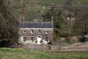 _gorgeous Lawn House ext 6.jpg